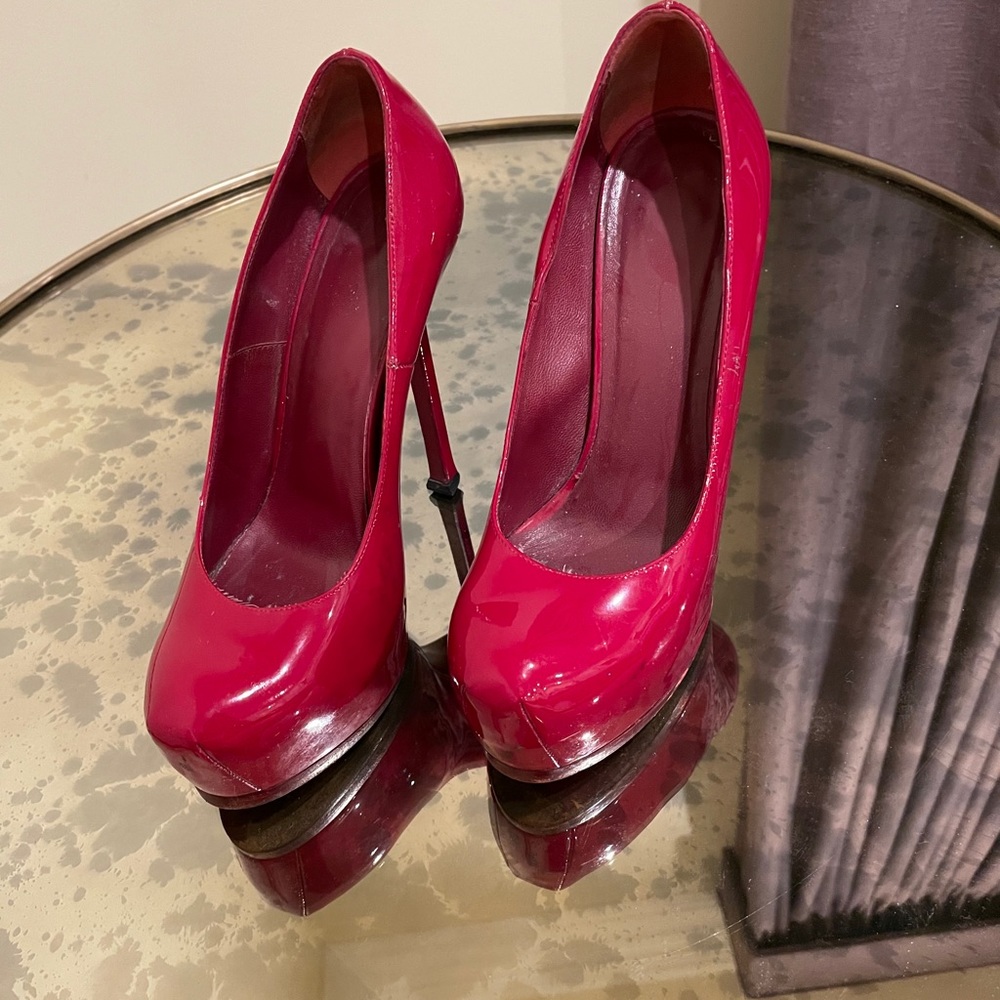 Yves Saint Laurent red Pumps